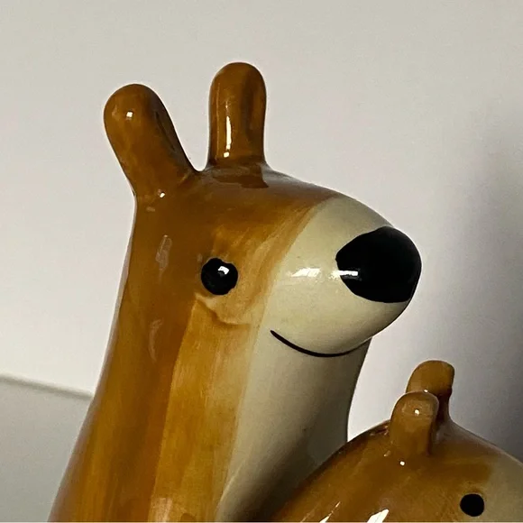 Vintage Salt Pepper Shakers Kangaroo Joey Pouch 2 Piece Kitsch Urban Outfitters - Picture 2 of 16